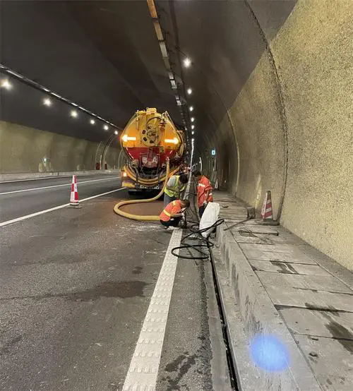 庆元隧道排水渠清淤